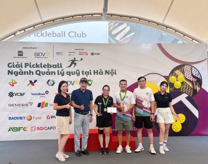 Đại Diện Pvi Am Nhận Cúp Vô địch Tại Giải Pickleball Ngành Quản Lý Quỹ 2025 (2)